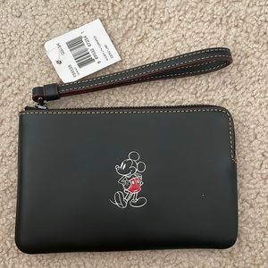 NWT!! Coach wristlet Mickey